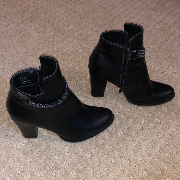 Booties with chain - Picture 3 of 3